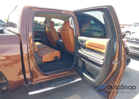 2017 Toyota Tundra 1794 5.7L V8 z USA, uszkodzony, nr VIN 5TFAW5F14HX649111